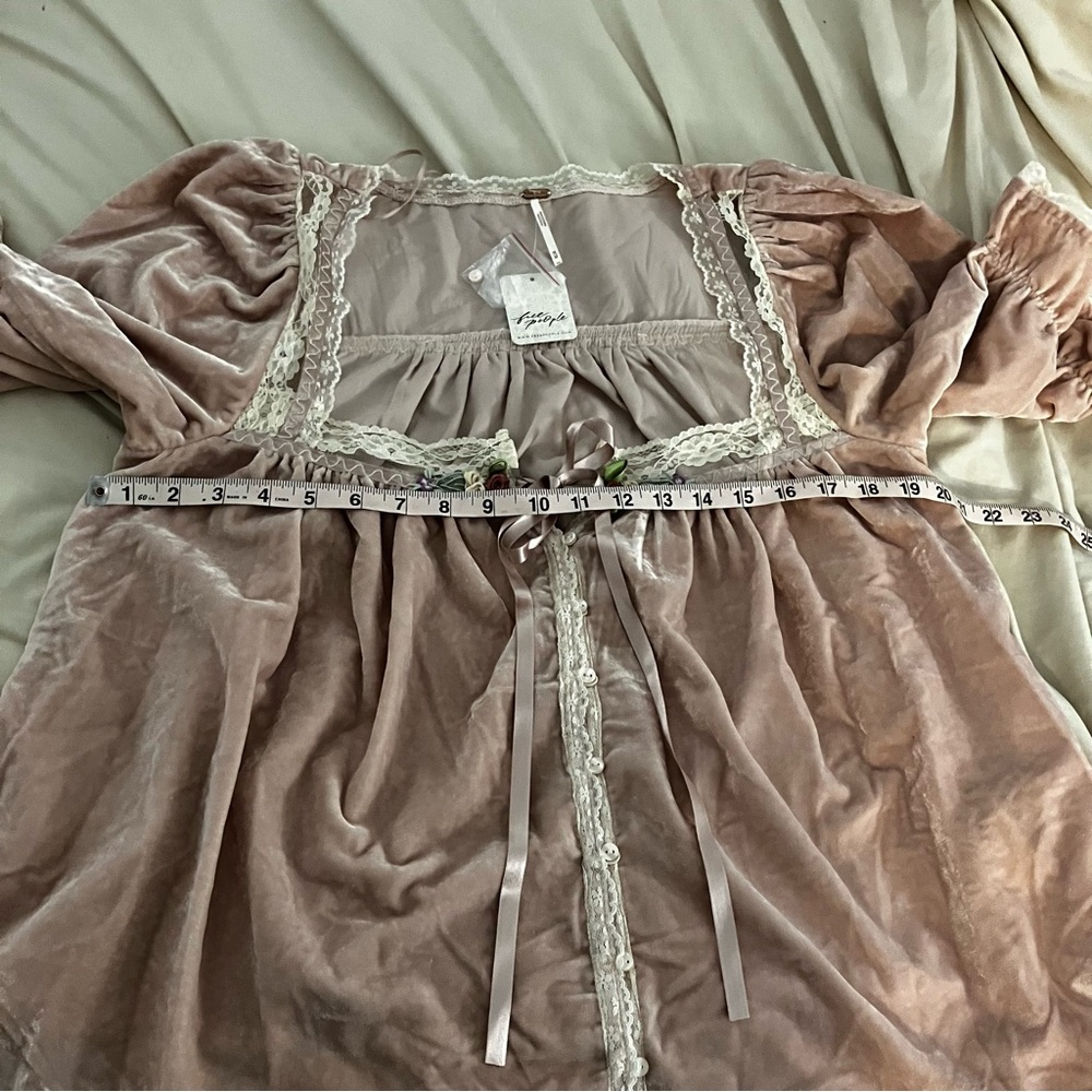 Free People new w/ tags let’s voyage, blush, pink velvet, lace floral blouse M - Picture 13 of 16
